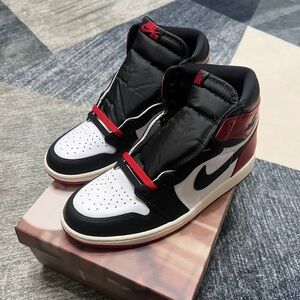 Air Jordan 1 Retro High OG “Black Toe”